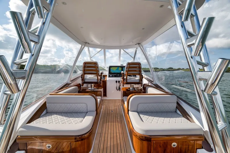 Slide: The Image of Winter Custom 38 Walk Around 2022 - 6026496