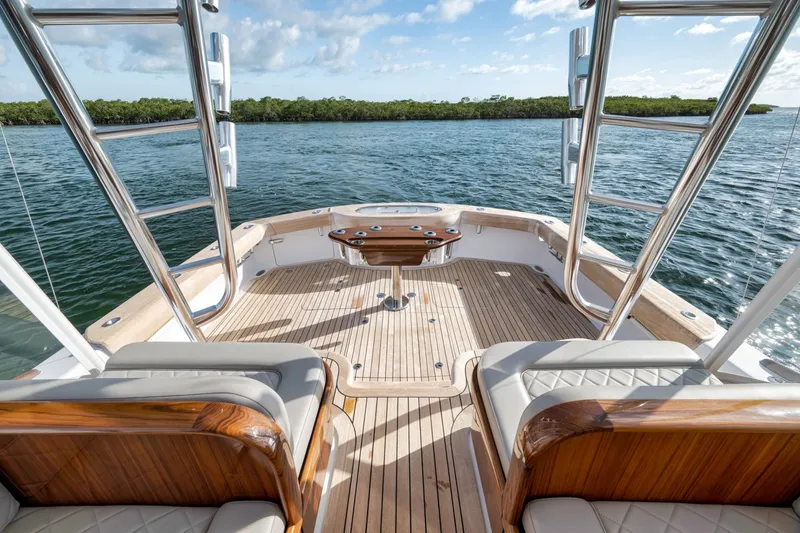 Slide: The Image of Winter Custom 38 Walk Around 2022 - 6026497