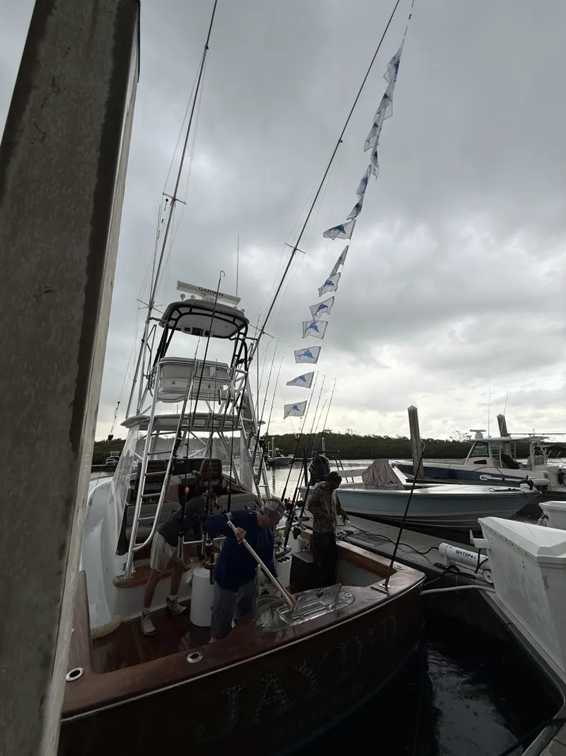 Slide: The Image of Winter Custom 38 Walk Around 2022 - 6053007