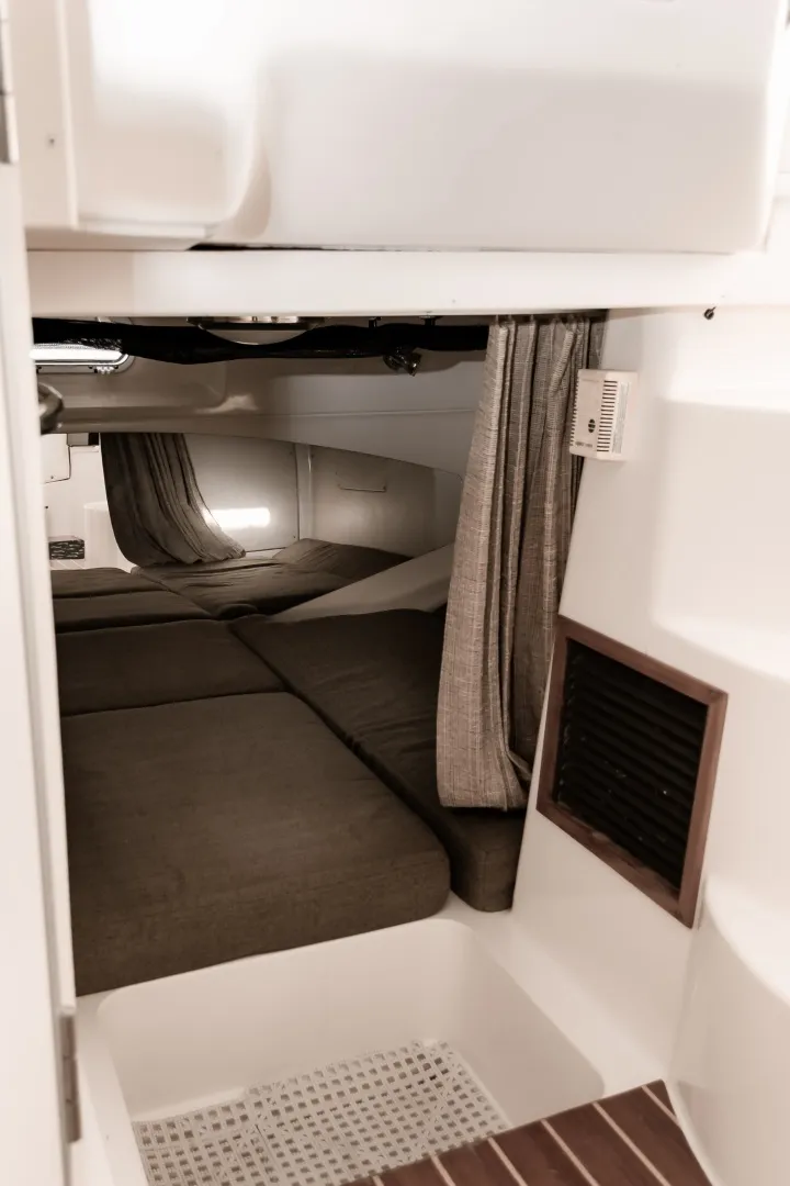 Slide: The Image of Grady-White 33 2003 - 6026911