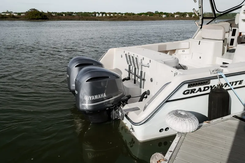 Slide: The Image of Grady-White 33 2003 - 6026892