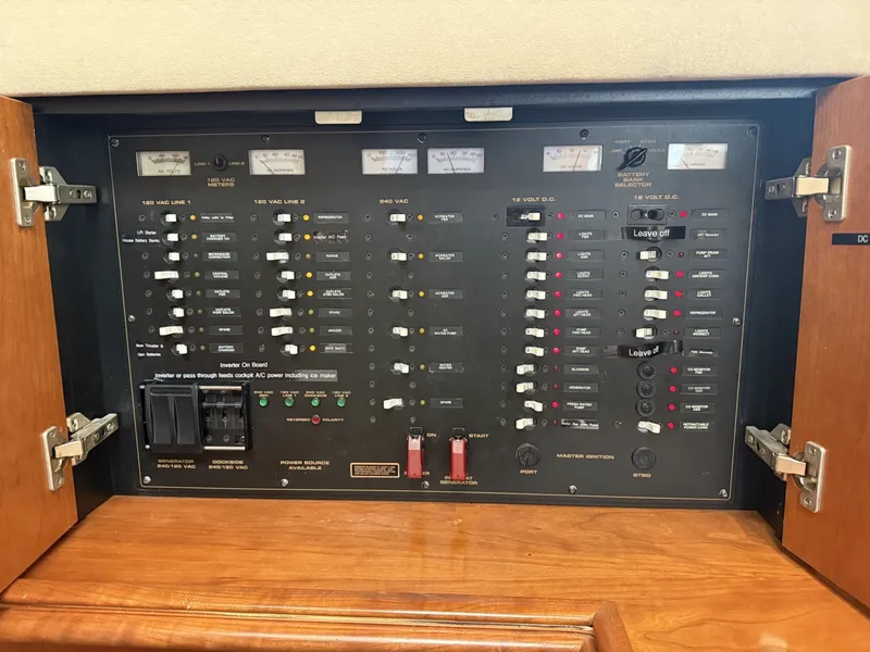 Slide: The Image of Cruisers 4450 Express Motor Yacht 2001 - 6029382