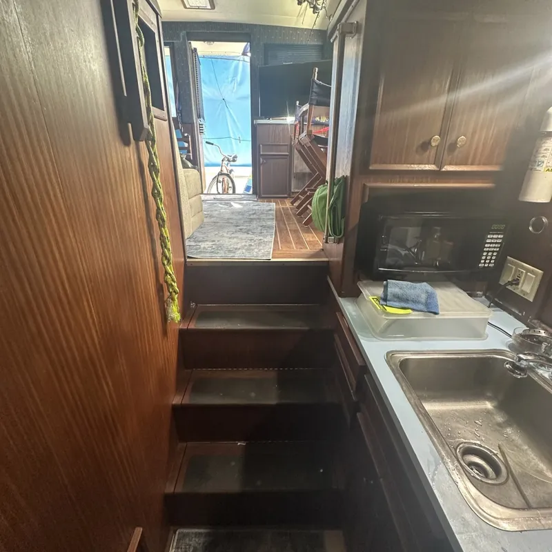 Slide: The Image of Hatteras 43 Convertible 1981 - 6027736