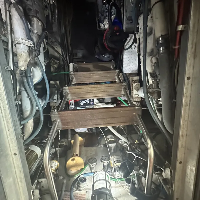 Slide: The Image of Hatteras 43 Convertible 1981 - 6027744