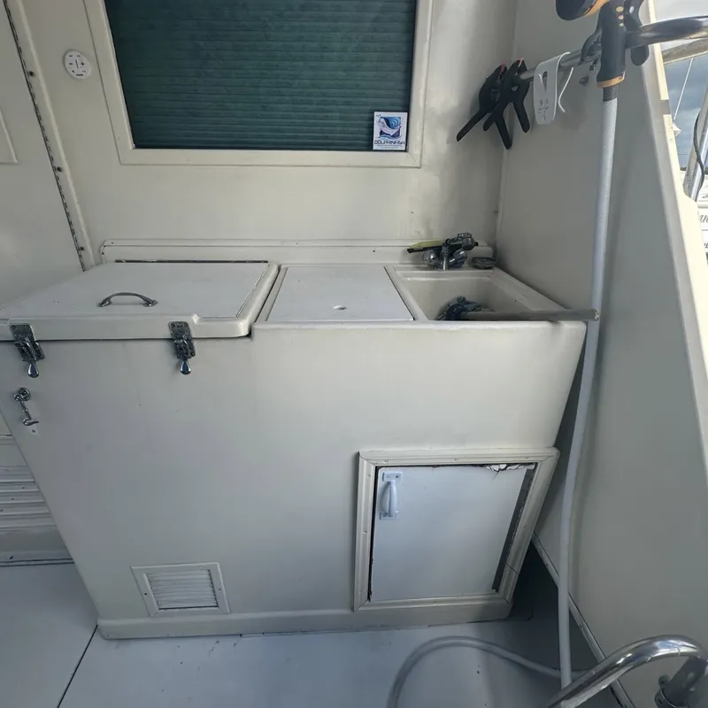 Slide: The Image of Hatteras 43 Convertible 1981 - 6027725