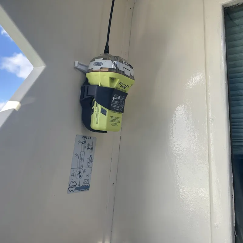 Slide: The Image of Hatteras 43 Convertible 1981 - 6027726