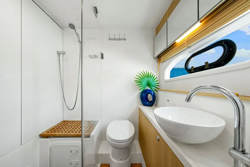 Slide: The Image of 2021 44 Aquila MY Memories Not Dreams Master Stateroom Head - 6043798