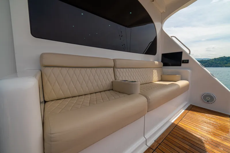 Slide: The Image of 60 Viking Convertible 2012 "Contango" - Mezzanine - 6094984