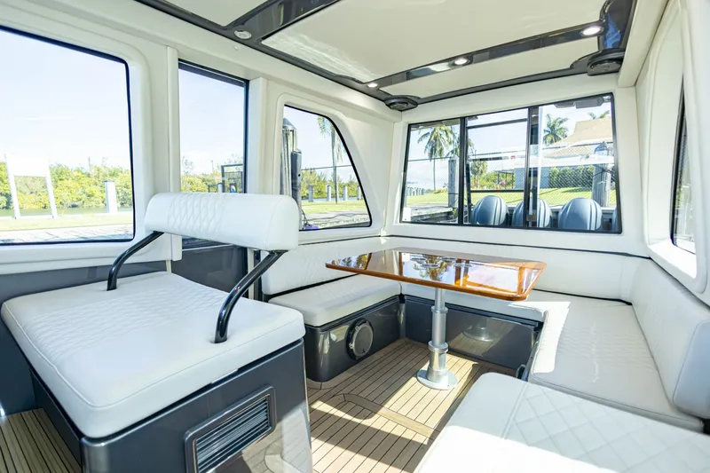 Slide: The Image of Gulf 52 2017 - 6031060