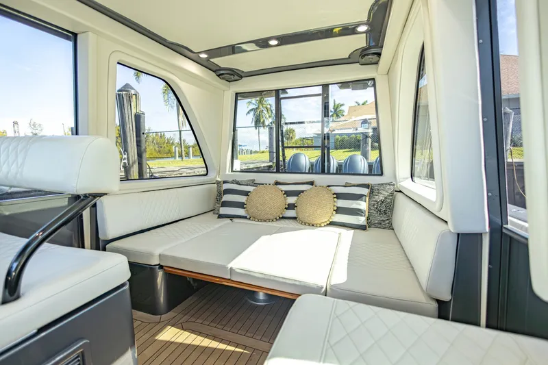 Slide: The Image of Gulf 52 2017 - 6031063