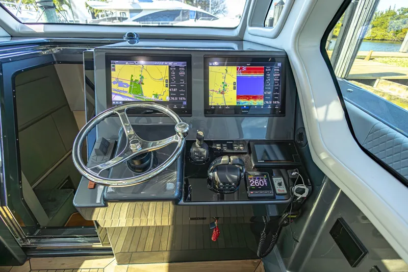 Slide: The Image of Gulf 52 2017 - 6031065