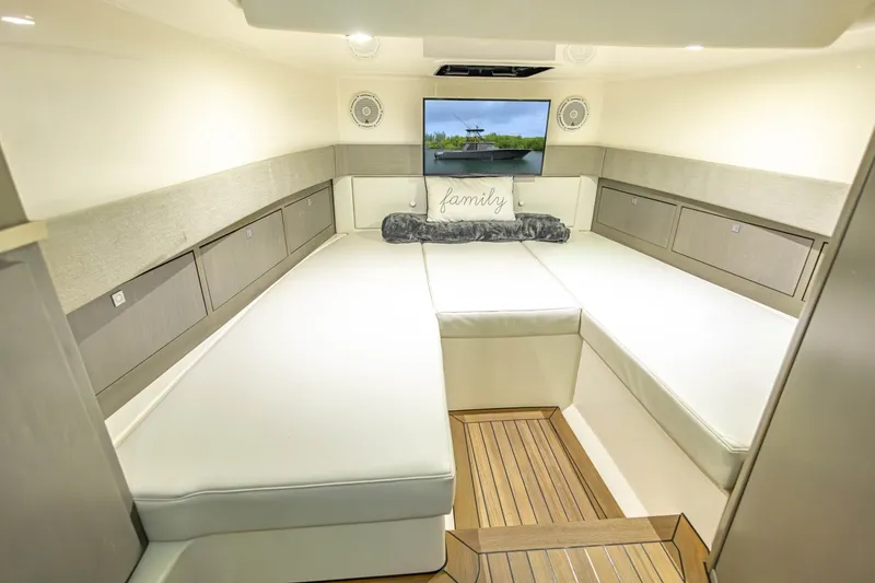 Slide: The Image of Gulf 52 2017 - 6031069