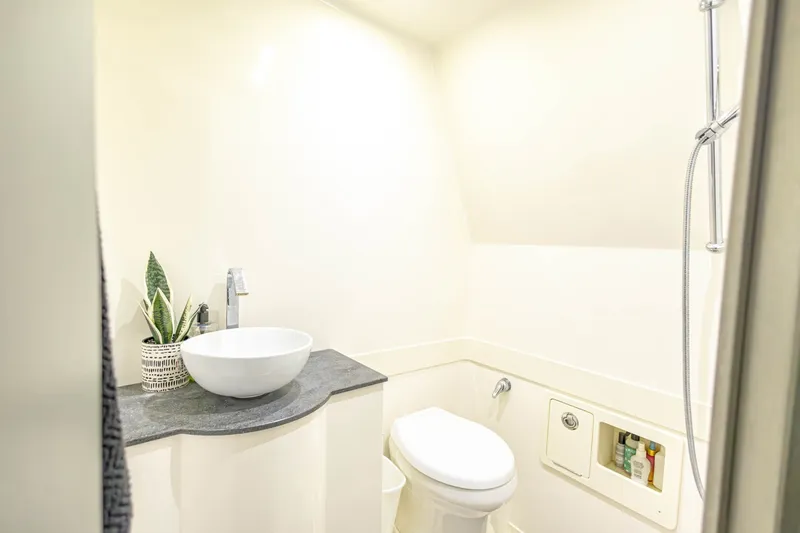 Slide: The Image of Gulf 52 2017 - 6031071