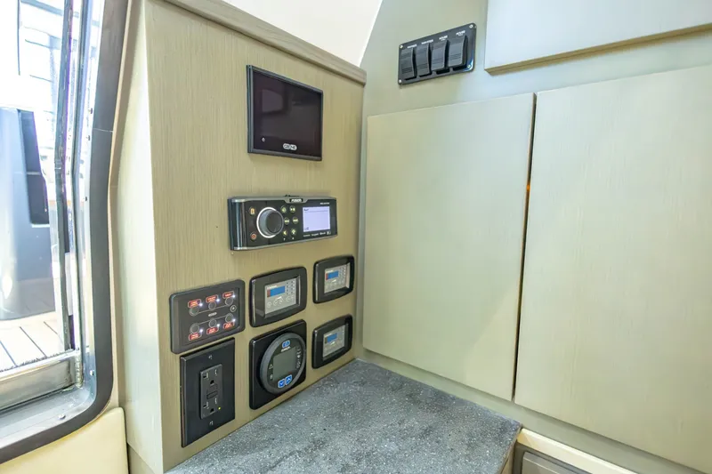 Slide: The Image of Gulf 52 2017 - 6031074