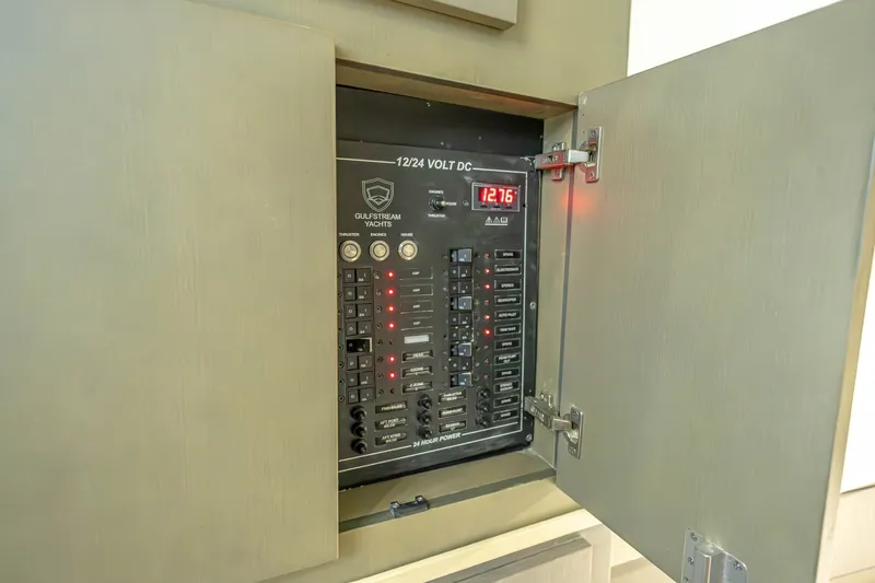 Slide: The Image of Gulf 52 2017 - 6031075