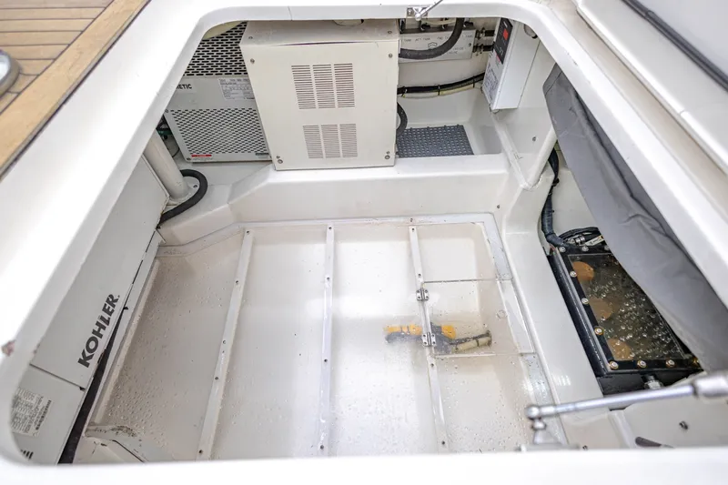 Slide: The Image of Gulf 52 2017 - 6031078