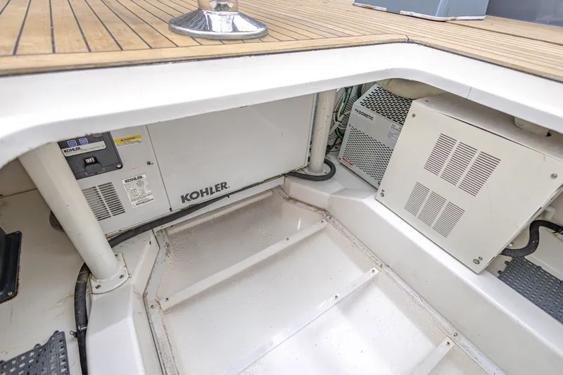 Slide: The Image of Gulf 52 2017 - 6031080