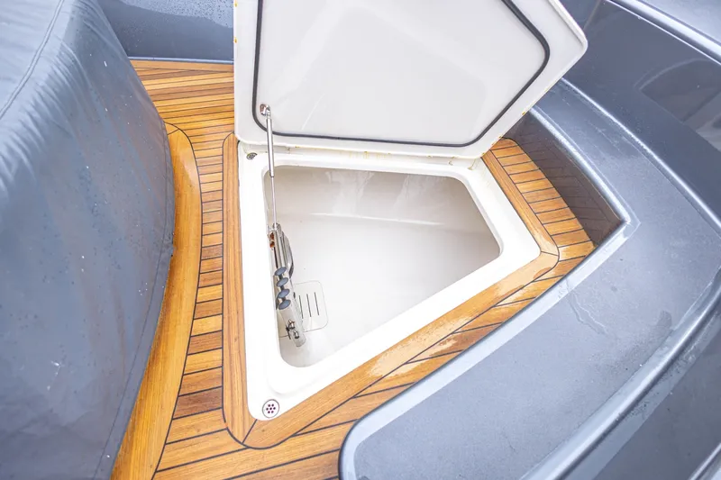 Slide: The Image of Gulf 52 2017 - 6031081