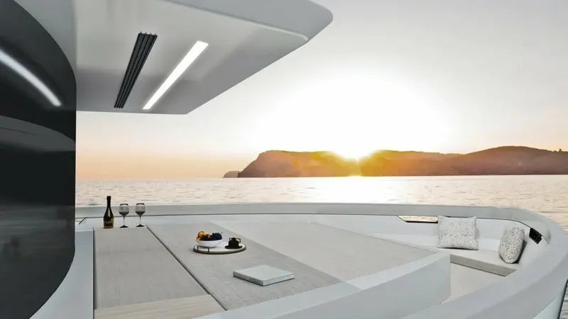 Slide: The Image of Ladenstein L48 MIAMI 2026 - 6028367