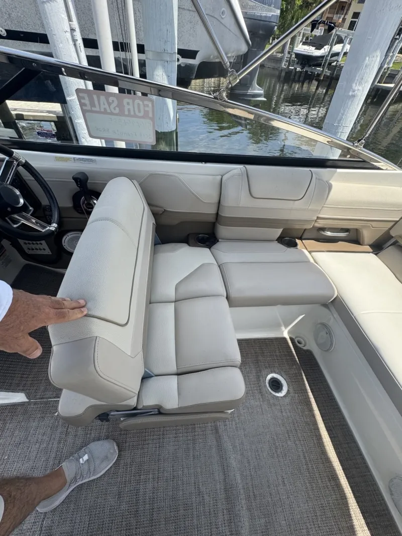 Slide: The Image of 20 Helm Seat Backward - 6041973