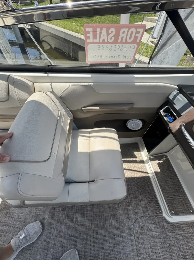 Slide: The Image of 21 Pass Seat - 6041974