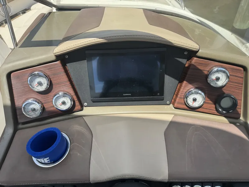 Slide: The Image of 9 Helm Cover Off - 6041962