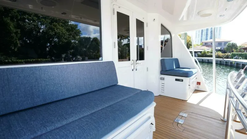Slide: The Image of Sea Force IX Enclosed Flybridge 2005 - 7381471