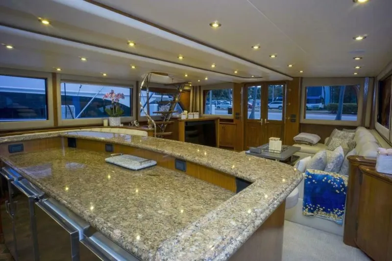 Slide: The Image of Sea Force IX Enclosed Flybridge 2005 - 7381488