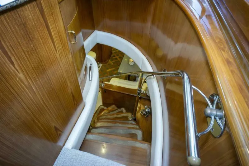 Slide: The Image of Sea Force IX Enclosed Flybridge 2005 - 7381515