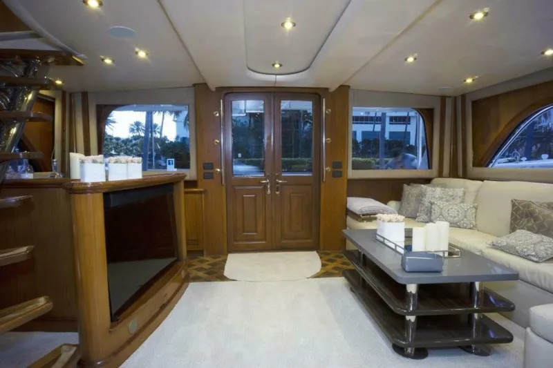 Slide: The Image of Sea Force IX Enclosed Flybridge 2005 - 7381483