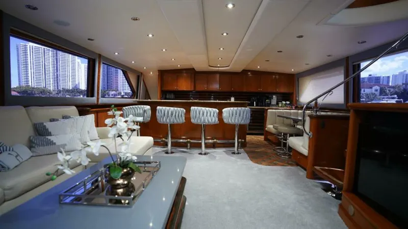 Slide: The Image of Sea Force IX Enclosed Flybridge 2005 - 7381549
