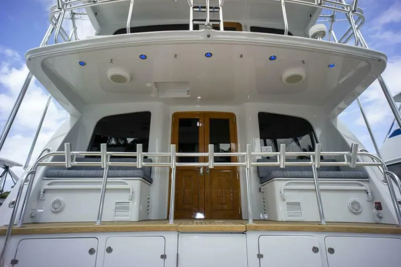 Slide: The Image of Sea Force IX Enclosed Flybridge 2005 - 7381516