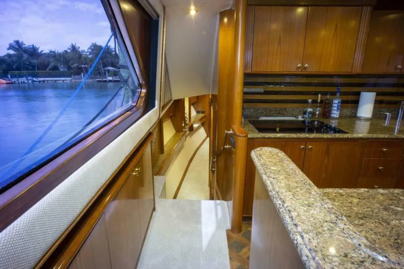 Slide: The Image of Sea Force IX Enclosed Flybridge 2005 - 7381481