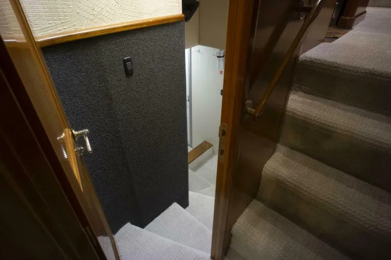 Slide: The Image of Sea Force IX Enclosed Flybridge 2005 - 6028735