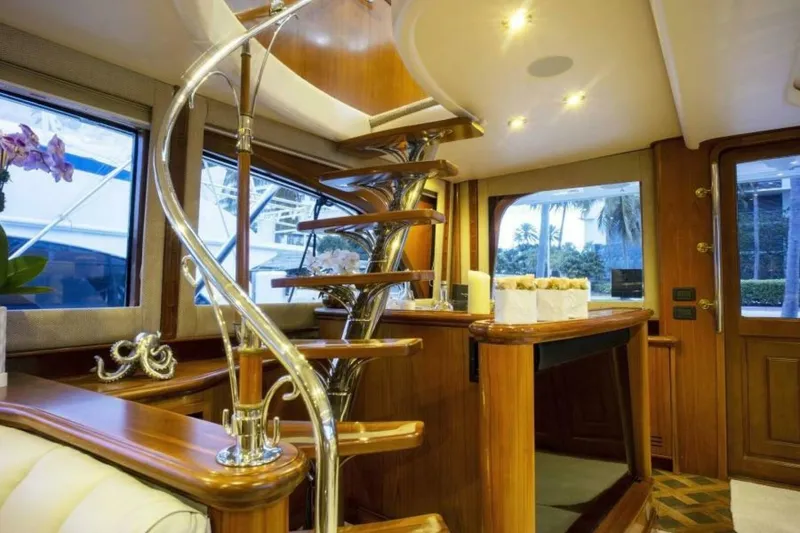 Slide: The Image of Sea Force IX Enclosed Flybridge 2005 - 7381505