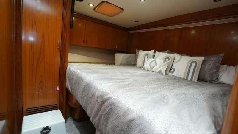 Slide: The Image of Sea Force IX Enclosed Flybridge 2005 - 6028696