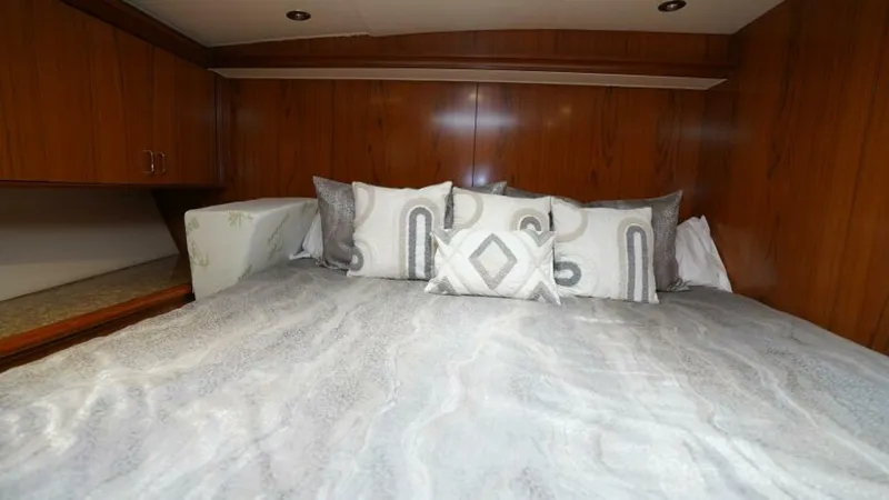 Slide: The Image of Sea Force IX Enclosed Flybridge 2005 - 7381541