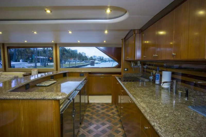 Slide: The Image of Sea Force IX Enclosed Flybridge 2005 - 7381487
