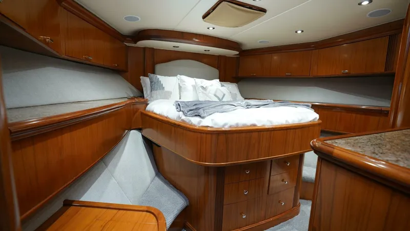 Slide: The Image of Sea Force IX Enclosed Flybridge 2005 - 6028697