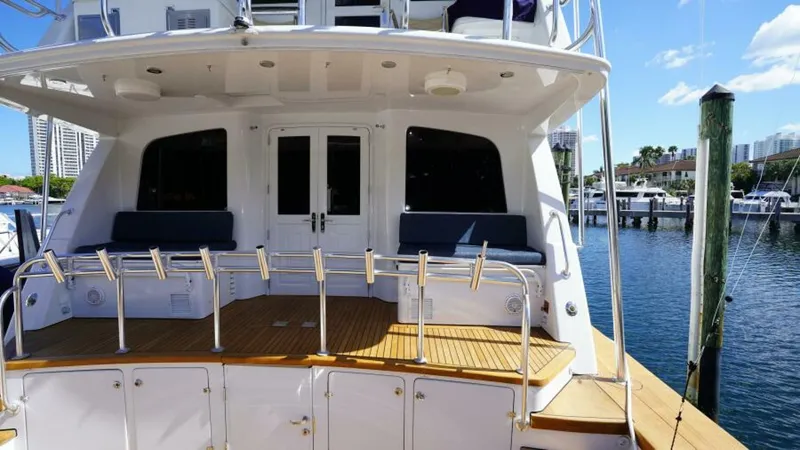 Slide: The Image of Sea Force IX Enclosed Flybridge 2005 - 7381536