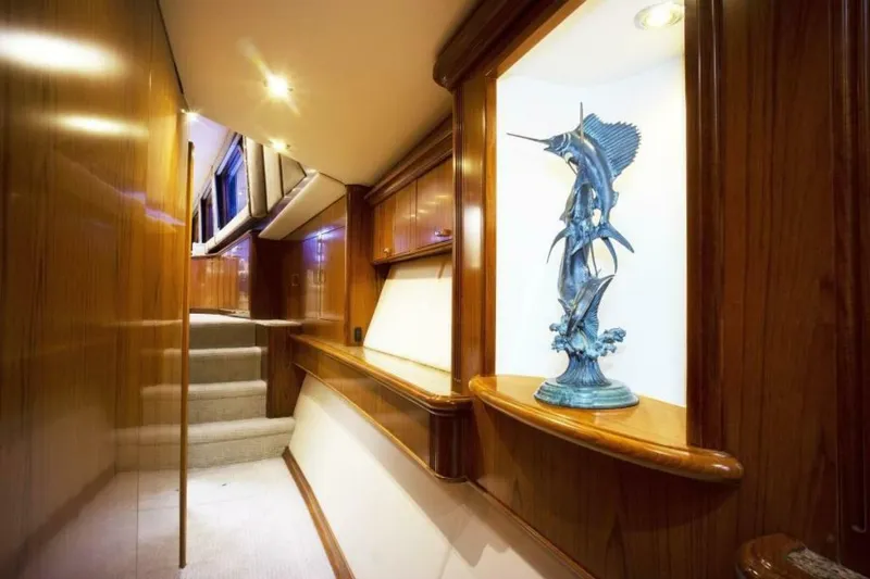 Slide: The Image of Sea Force IX Enclosed Flybridge 2005 - 7381500