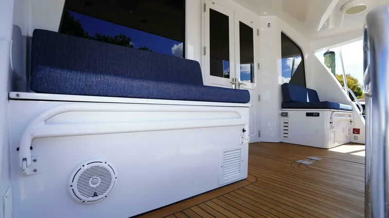 Slide: The Image of Sea Force IX Enclosed Flybridge 2005 - 6028768