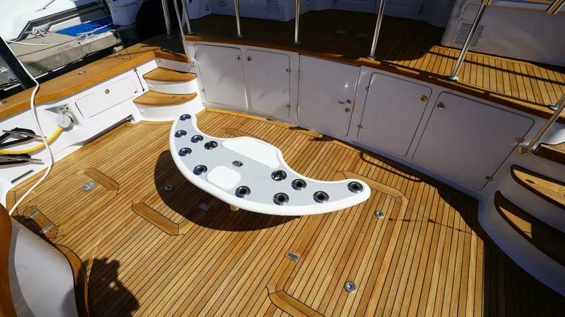 Slide: The Image of Sea Force IX Enclosed Flybridge 2005 - 6028769