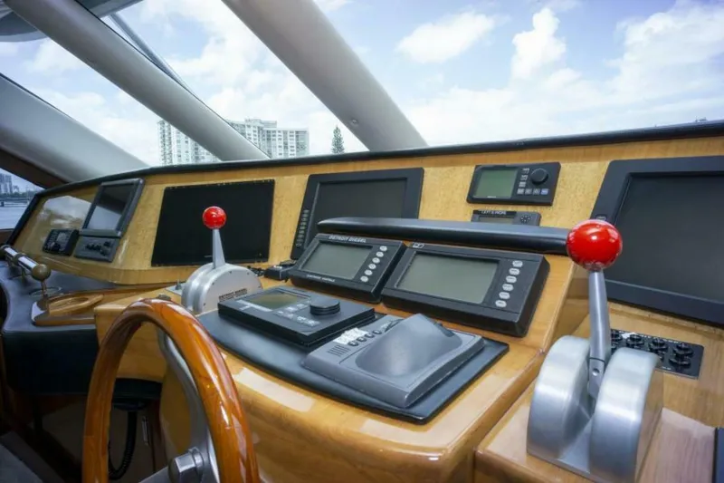 Slide: The Image of Sea Force IX Enclosed Flybridge 2005 - 7381511