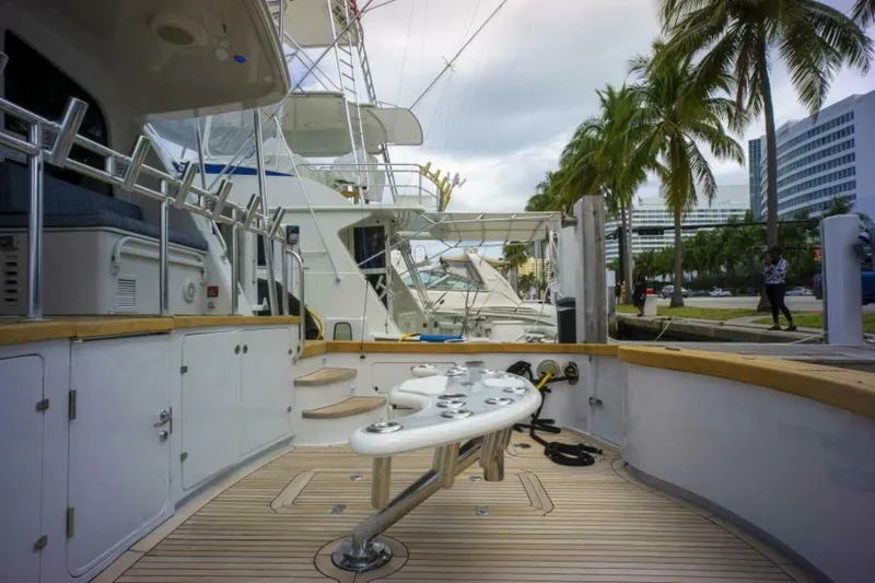 Slide: The Image of Sea Force IX Enclosed Flybridge 2005 - 7381482