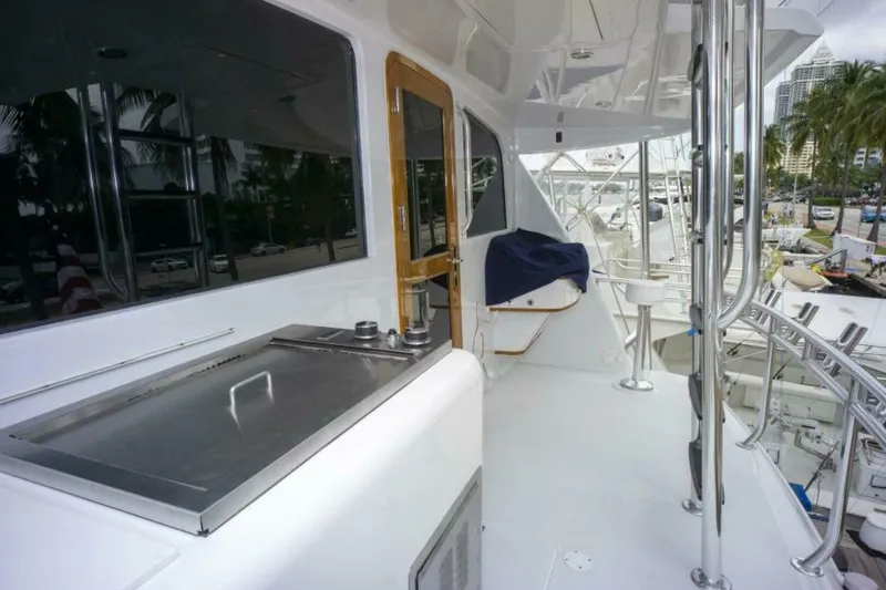 Slide: The Image of Sea Force IX Enclosed Flybridge 2005 - 7381522
