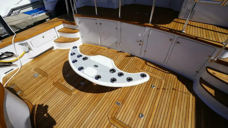 Slide: The Image of Sea Force IX Enclosed Flybridge 2005 - 7381535