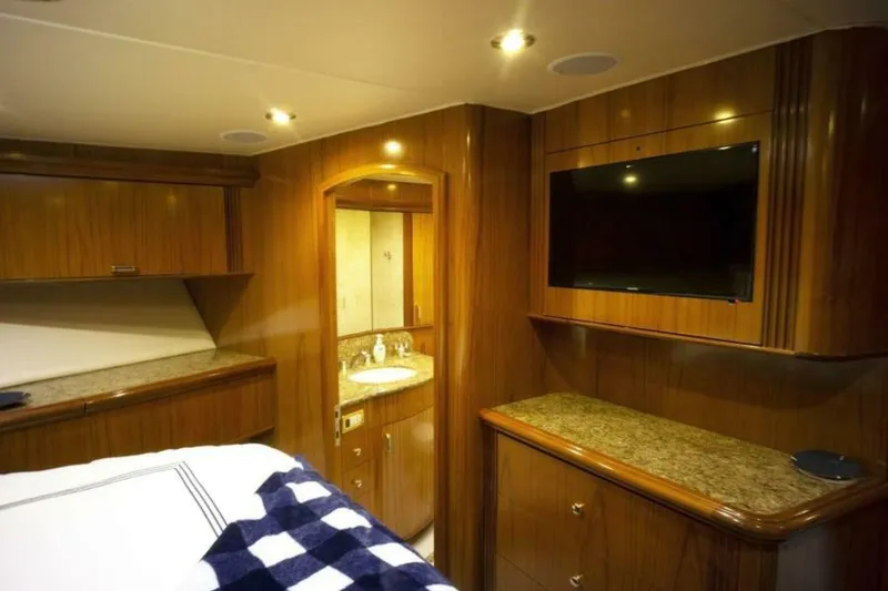 Slide: The Image of Sea Force IX Enclosed Flybridge 2005 - 7381499
