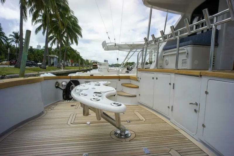 Slide: The Image of Sea Force IX Enclosed Flybridge 2005 - 7381519