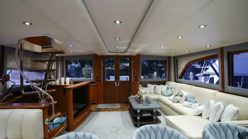 Slide: The Image of Sea Force IX Enclosed Flybridge 2005 - 7381528